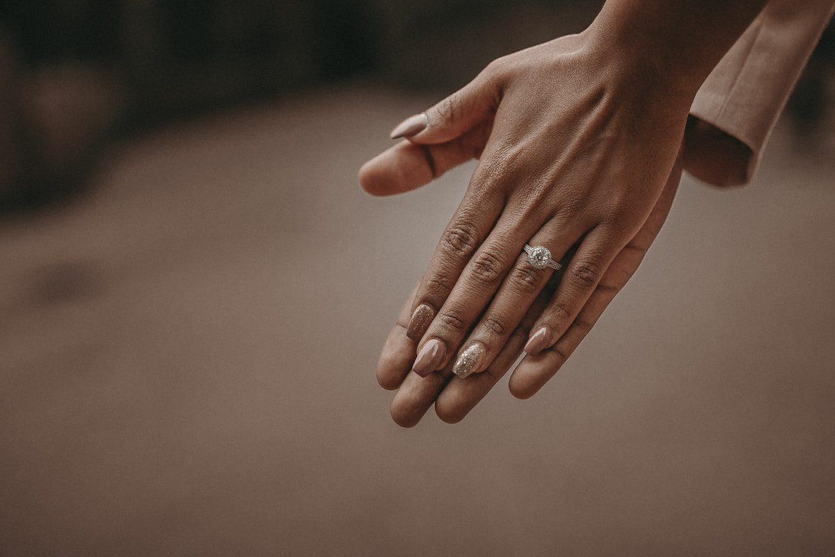 Illustration of Twin Flame Connection, selective focus photography of person's hand